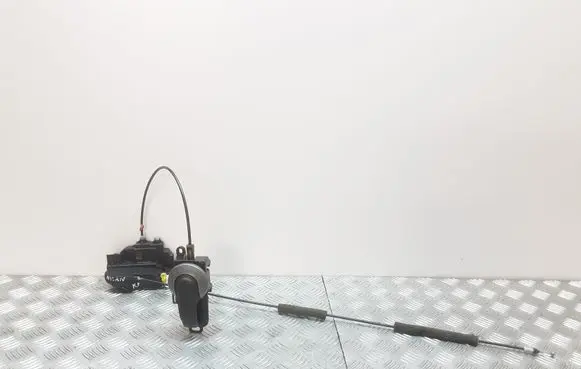 Nissan Note (E11) Front door lock
