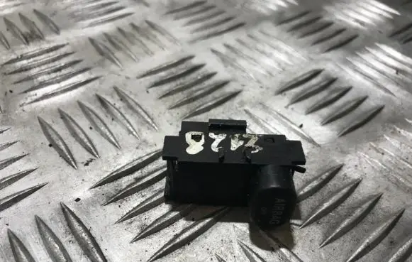 Passenger airbag on/off switch