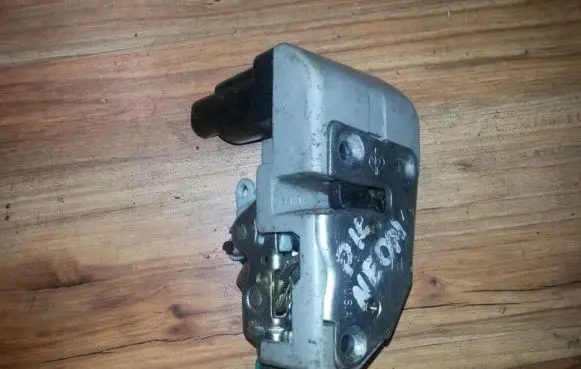 Chrysler Neon I Front door lock