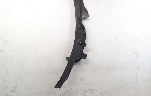 Mercedes-Benz R W251 Wiper trim 2518300028
