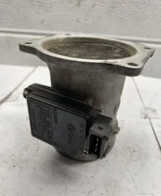 Volkswagen PASSAT B5 Mass air flow meter 037906461B