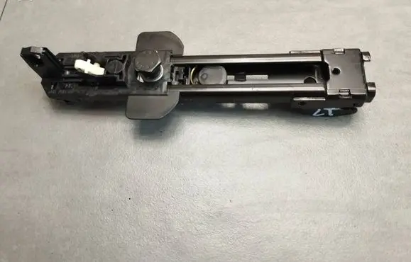 Audi Q7 4L Seat belt adjustment motor 8E0857833F 01135