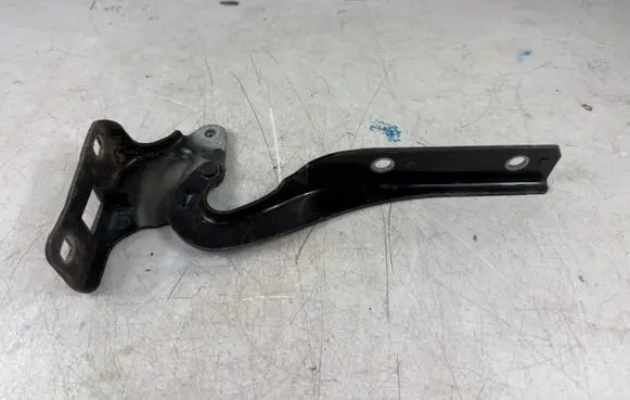 Engine bonnet/hood hinges