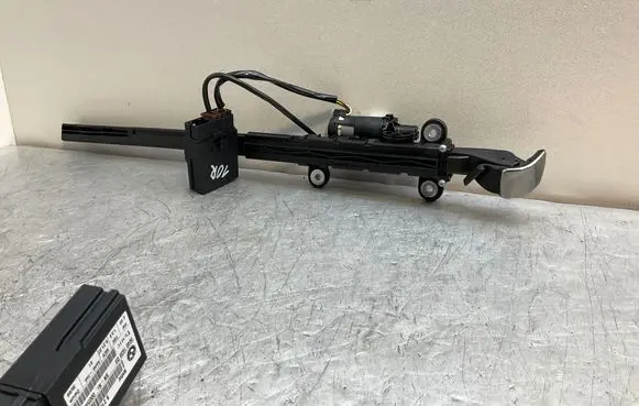BMW 3 E92 E93 Seat belt adjustment motor 9165378 983397 1289216