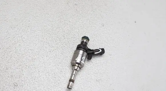 Audi A4 S4 B8 8K Fuel injector 06H906036J 0261500087