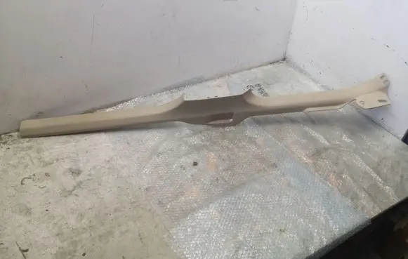 Volkswagen PASSAT B7 USA Front sill trim cover 561853372C