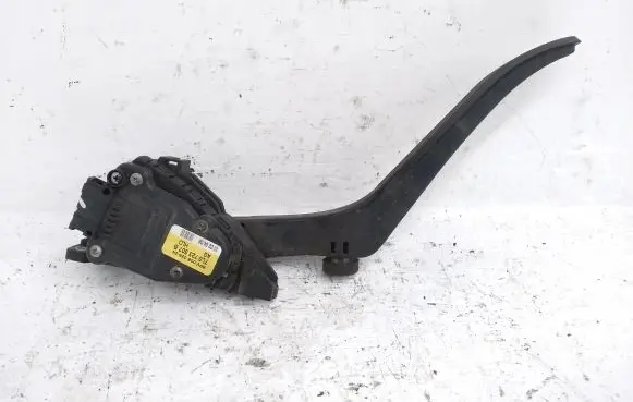 Volkswagen Touareg I Accelerator throttle pedal 7L0723507B