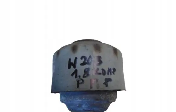 Mercedes-Benz C W203 Engine mount bracket