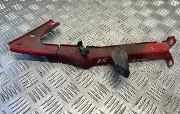 Audi A5 Sportback 8TA Fender mounting bracket 8T0821135