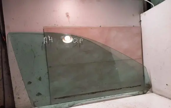 Audi A4 S4 B5 8D Front door window glass four-door 43R007023