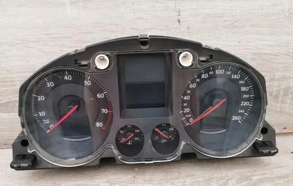 Volkswagen PASSAT B6 Speedometer (instrument cluster) 3C0920860