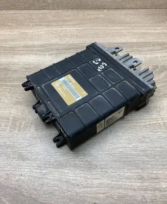 Volkswagen Golf III Engine control unit/module ECU 1H0907311 0261200701