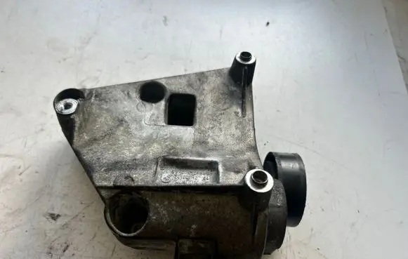 BMW 3 E46 A/C compressor mount bracket 7512556