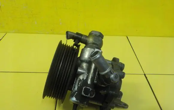 Land Rover Range Rover L322 Power steering pump QVB500630 17SP33