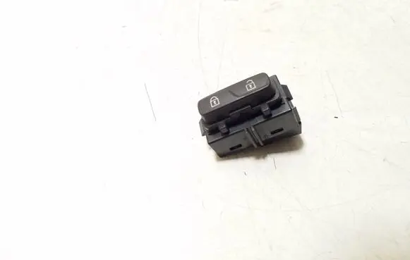 Volvo XC60 Central locking switch button 31343100