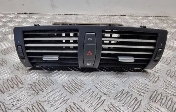 BMW 1 E81 E87 Dash center air vent grill 7059189