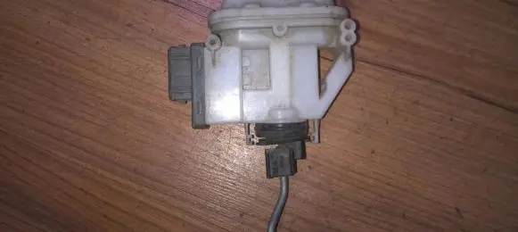 Volkswagen PASSAT B4 Central locking vacuum pump 3a0862153b