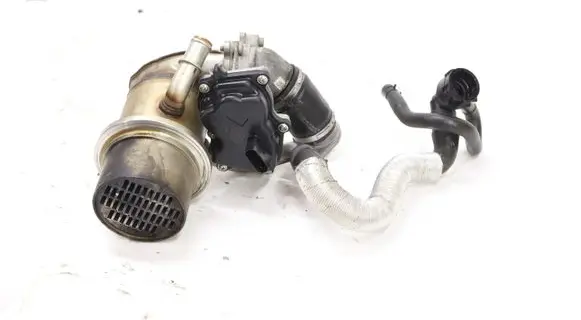 Volkswagen Caddy EGR valve cooler 04L131512G5785674