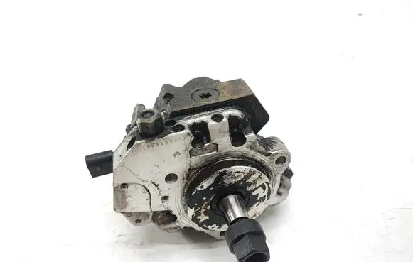 BMW X5 E70 Fuel injection high pressure pump 7795713 0445010126