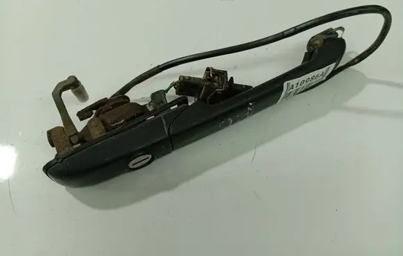 Volkswagen PASSAT B4 Front door exterior handle 