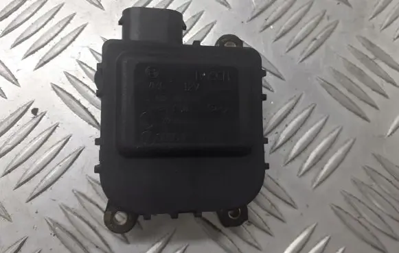 Volkswagen PASSAT B5.5 A/C air flow flap actuator/motor 0132801149
