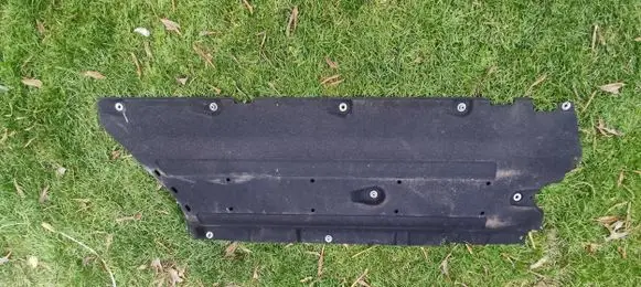 Center/middle under tray cover