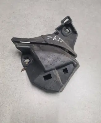 Rear bumper mounting bracket
