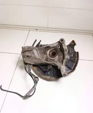 Volkswagen PASSAT B7 Front wheel hub spindle knuckle RAU02