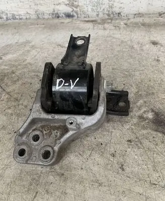 Mitsubishi ASX Engine mount bracket