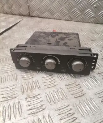 Mitsubishi Pajero Climate control unit mr958005