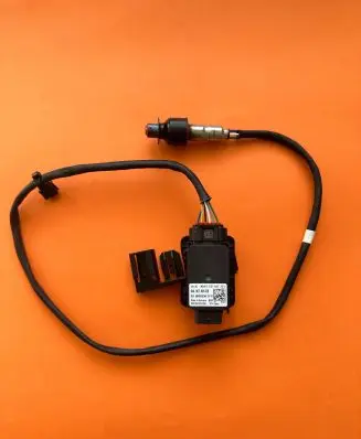 Volkswagen Golf VII Lambda probe sensor 04L907805DE