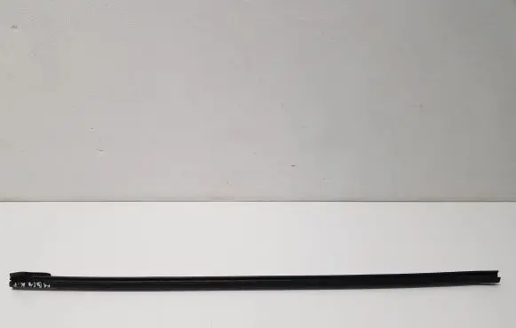 Skoda Fabia Mk3 (NJ) Rubber seal front door window/glass 6V0837477