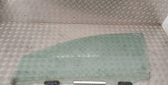 Toyota Auris E180 Front door window glass four-door 