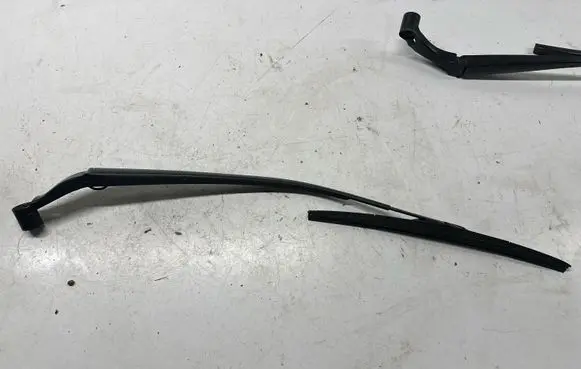 Mazda 2 Windshield/front glass wiper blade 