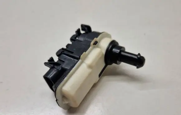 Fuel tank cap lock