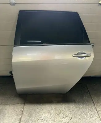 Mitsubishi Grandis Rear door