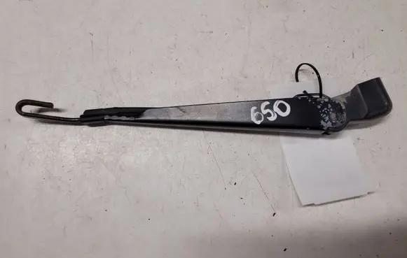 Rear wiper blade arm