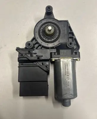 Volkswagen PASSAT B5.5 Rear door window regulator motor 3B9839751CM 193000000 9700105558300