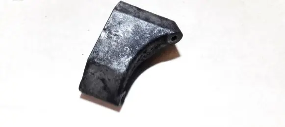 Engine mounting bracket