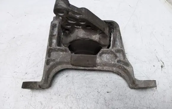 Mazda 3 I Engine mount bracket