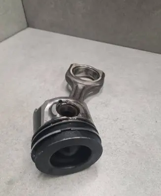 Ford Focus Piston with connecting rod 