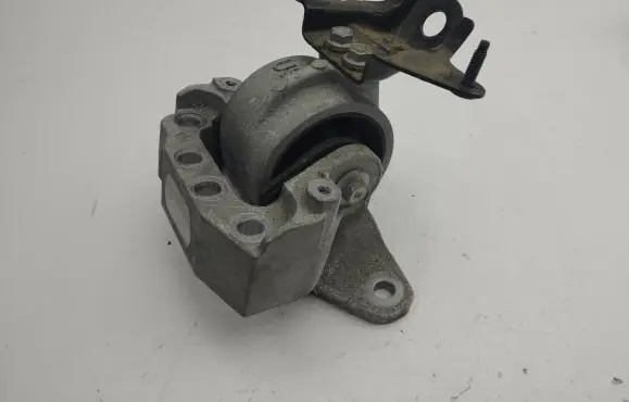 Engine mount bracket