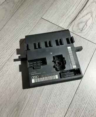 Audi A4 S4 B7 8E 8H Comfort/convenience module 8E0907279L