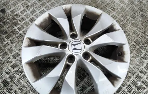 Honda CR-V R17 alloy rim 