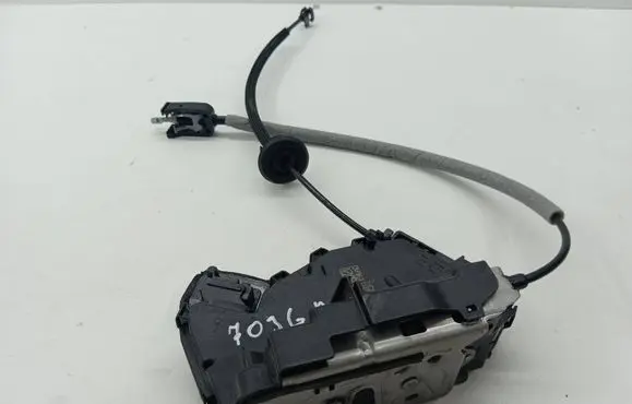 Seat Arona Front door lock 45330180