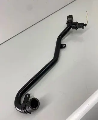 Volkswagen PASSAT B6 Engine coolant pipe/hose 5N0121070L
