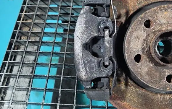 Front brake caliper