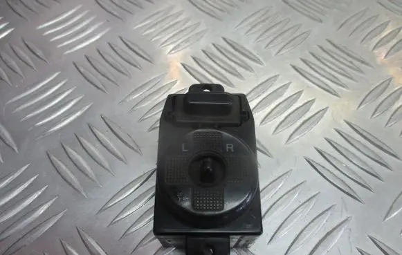 KIA Carnival Wing mirror switch