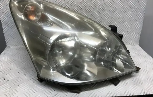 Toyota Corolla Verso E121 Headlight/headlamp 3124