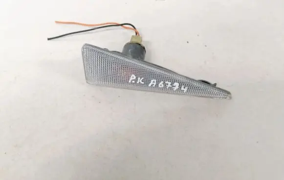 Renault Megane II Front fender indicator light 8200027150e